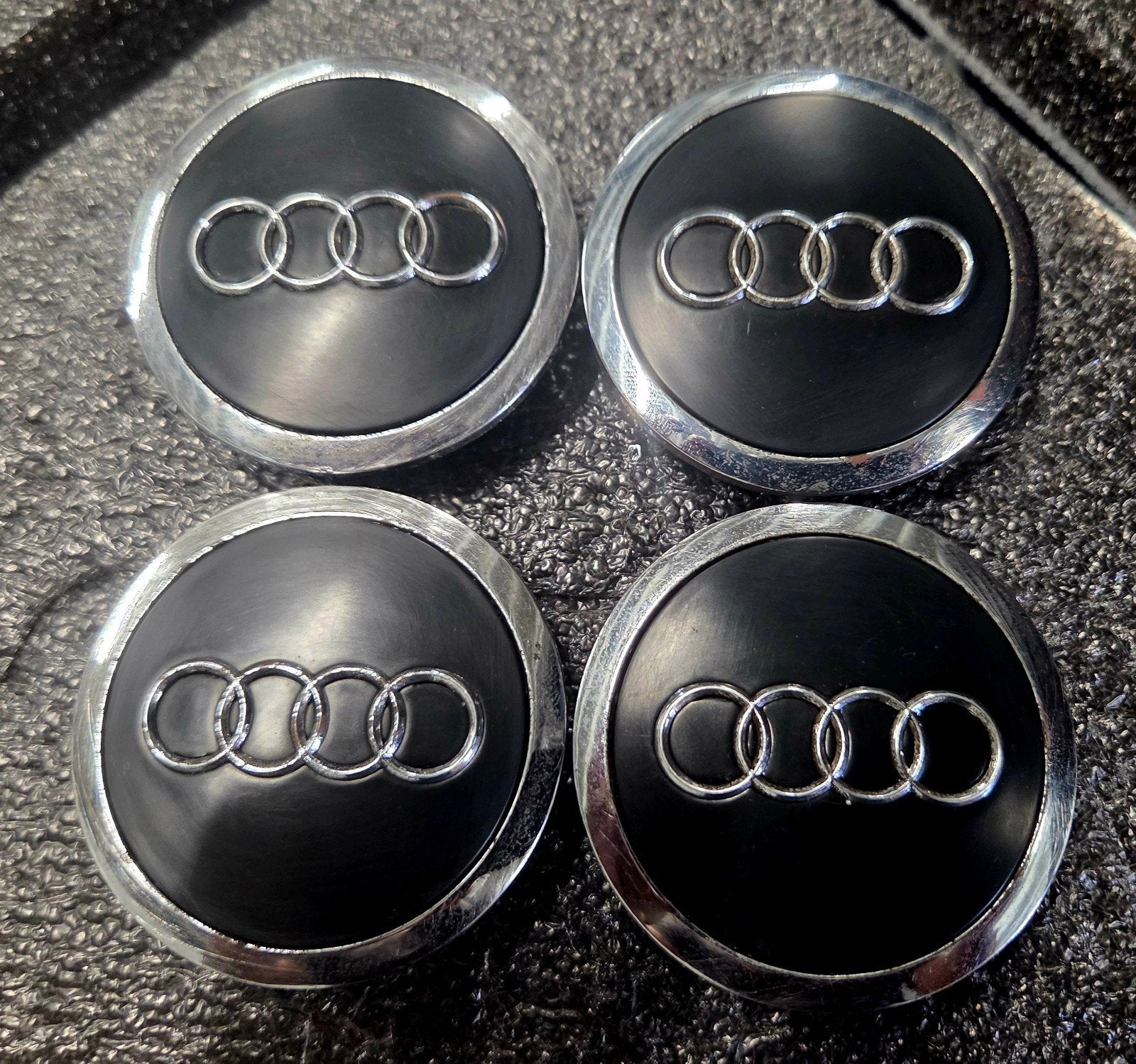 ORIGINELE AUDI NAAFDOPPEN 70MM, Auto diversen, Ophalen of Verzenden, Gebruikt