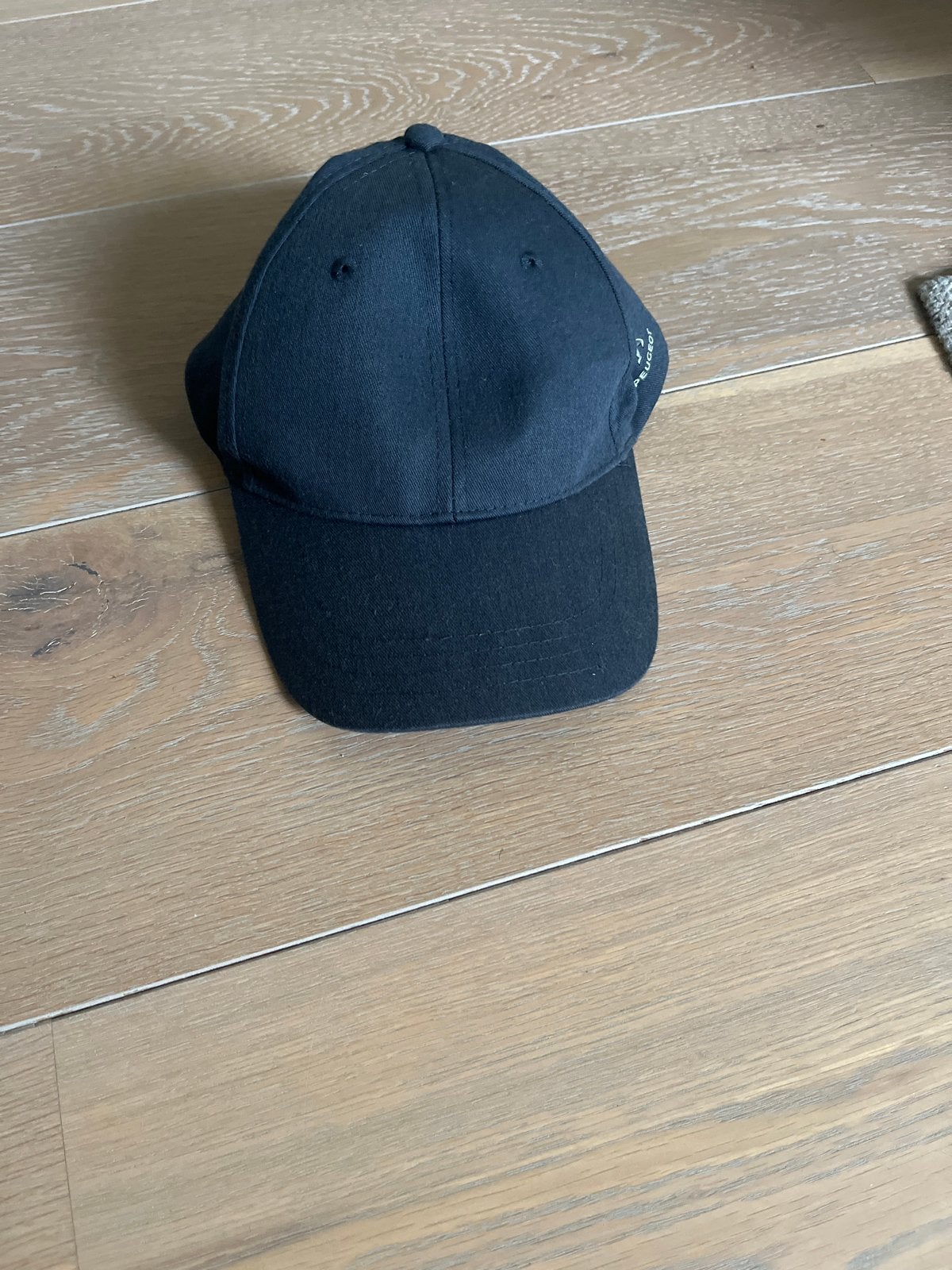 Peugeot pet - Zwart - Zo goed als nieuw, Ophalen of Verzenden, Zo goed als nieuw, One size fits all, Pet
