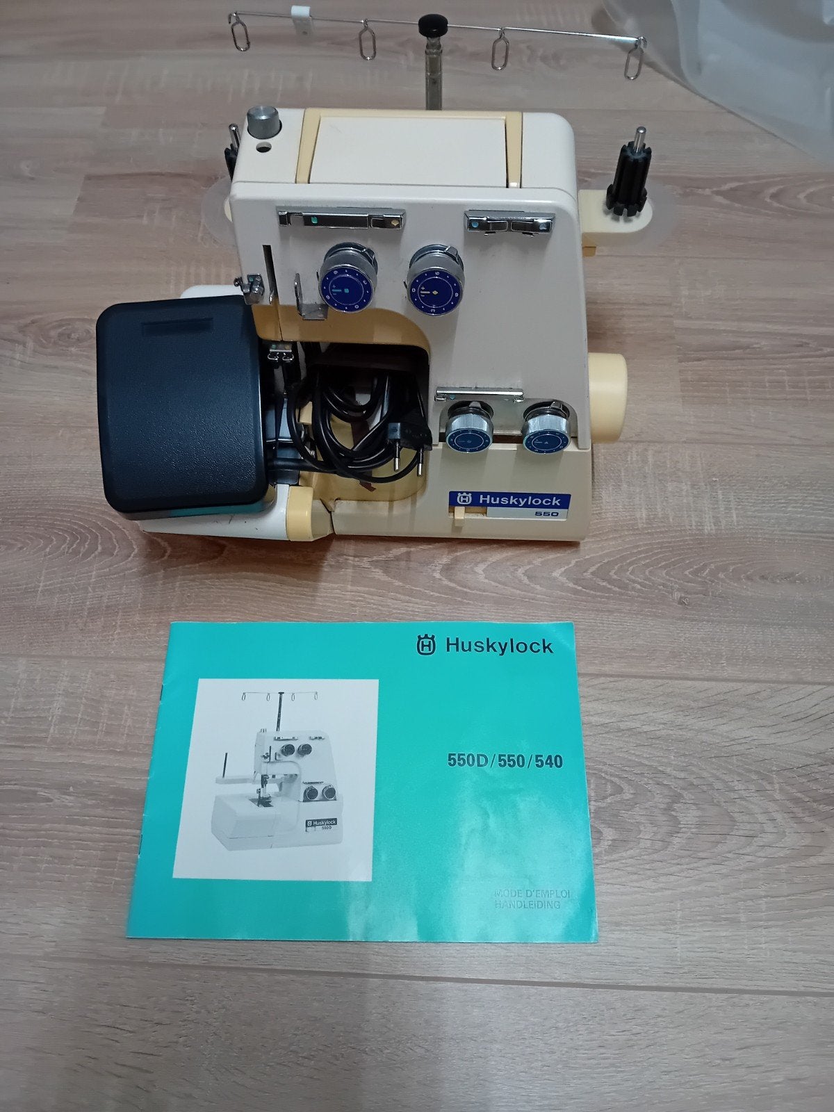 Lockmachine/huskylock, Hobby en Vrije tijd, Naaimachines en Toebehoren, Ophalen of Verzenden, Lockmachine