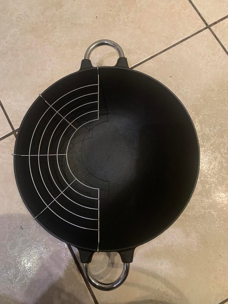 Wok van gietijzer, Huis en Inrichting, Keuken | Potten en Pannen, Ophalen of Verzenden, Zo goed als nieuw, Wok, Gietijzer