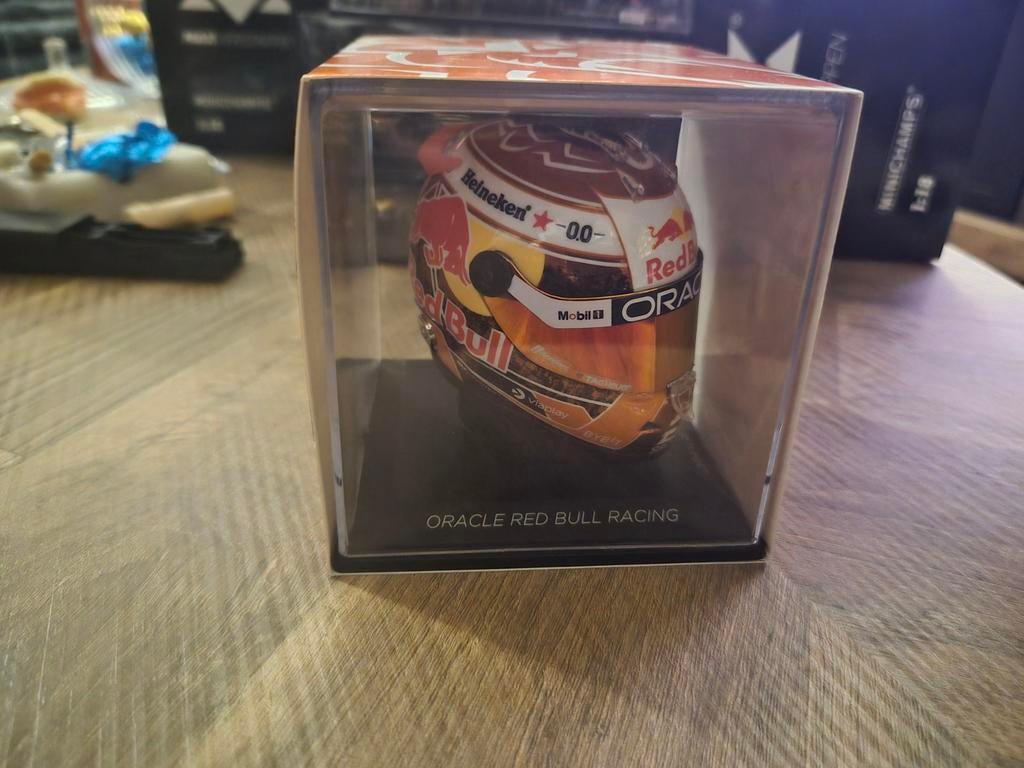 Max Verstappen helm 1:4 Orange Tribute 2024, Ophalen, Zo goed als nieuw, Formule 1