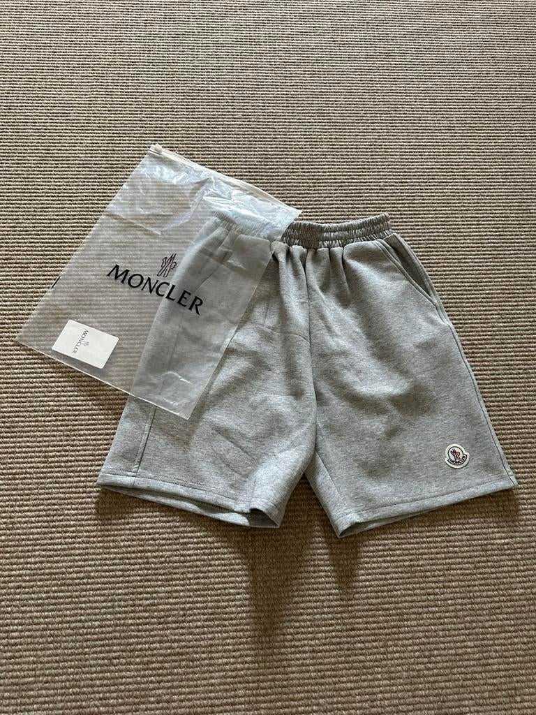 Moncler korte broek grijs, Ophalen of Verzenden, Zo goed als nieuw, Overige maten, Grijs