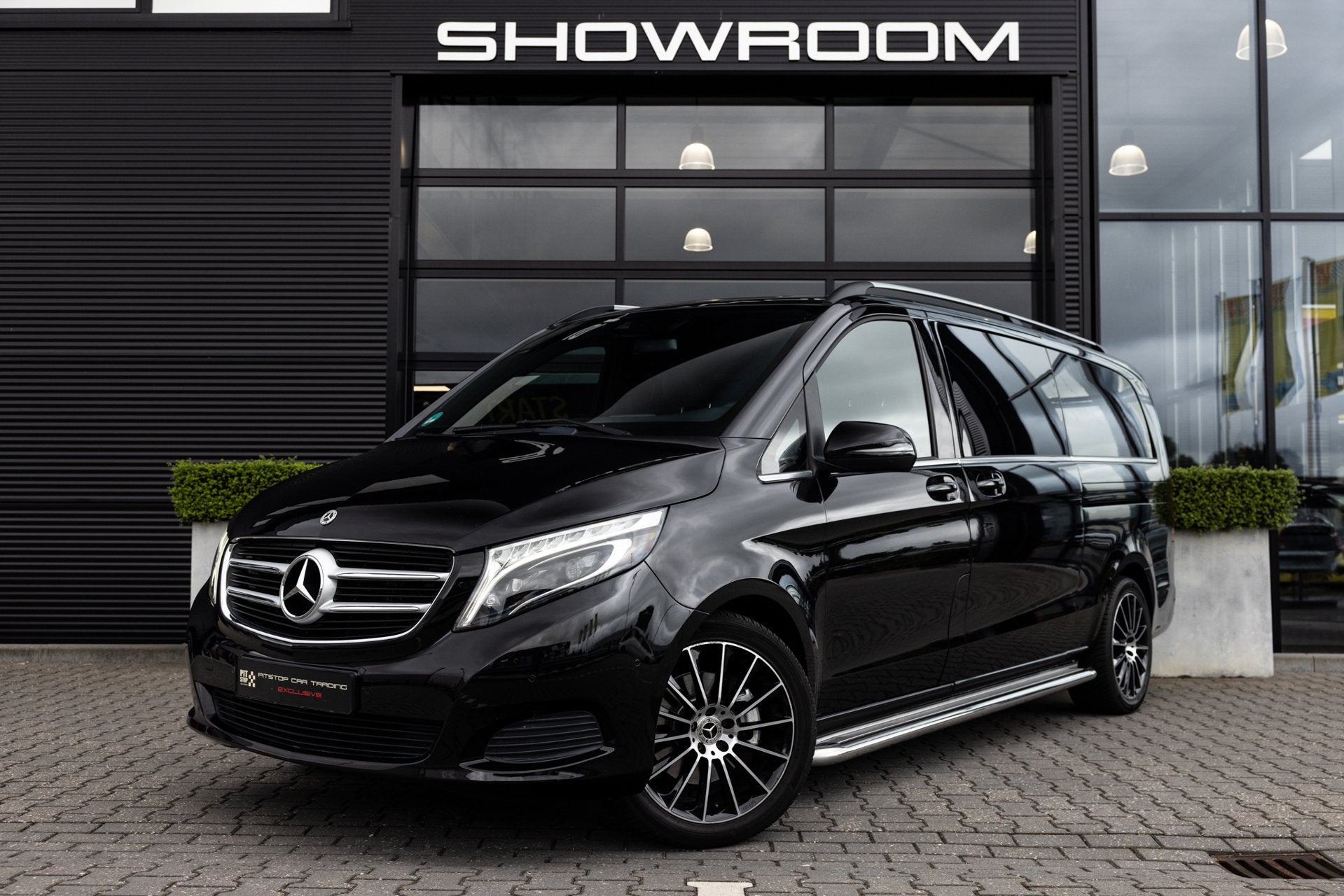 Mercedes-Benz V-klasse 250d Extra Lang DC AMG, 5-Persoons, C, Auto's, Bestelauto's, Automaat, 15 km/l, Gebruikt, Zwart