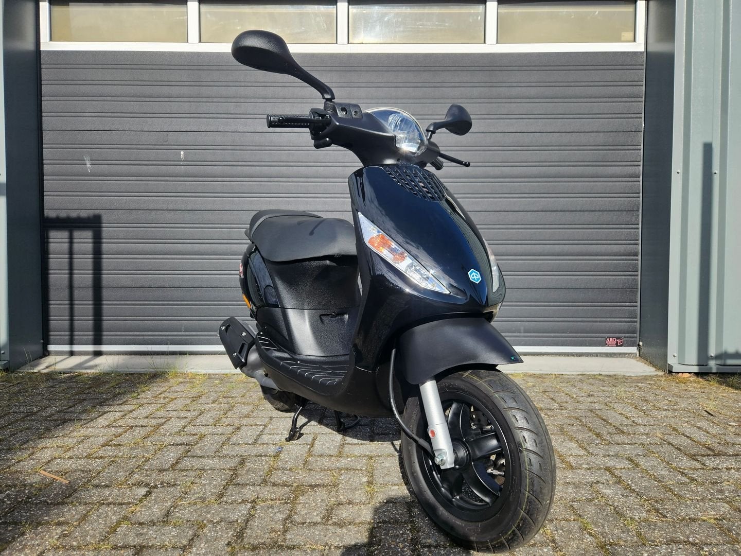 PIAGGIO ZIP 50 2-TAKT BROM BJ2016 ZWART  684KM NIEUWSTAAT!!, Maximaal 45 km/u, Onbekend, Ophalen of Verzenden, Zo goed als nieuw