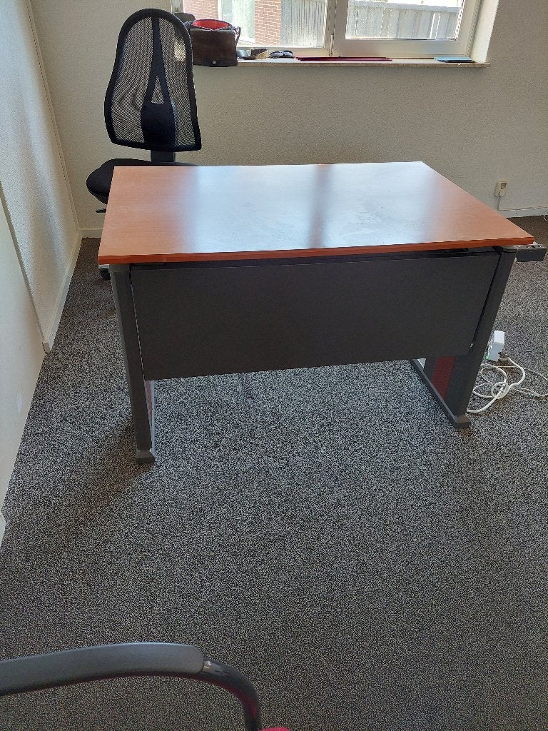 Bureau 120x80 cm gratis af te halen, Huis en Inrichting, Ophalen, Gebruikt