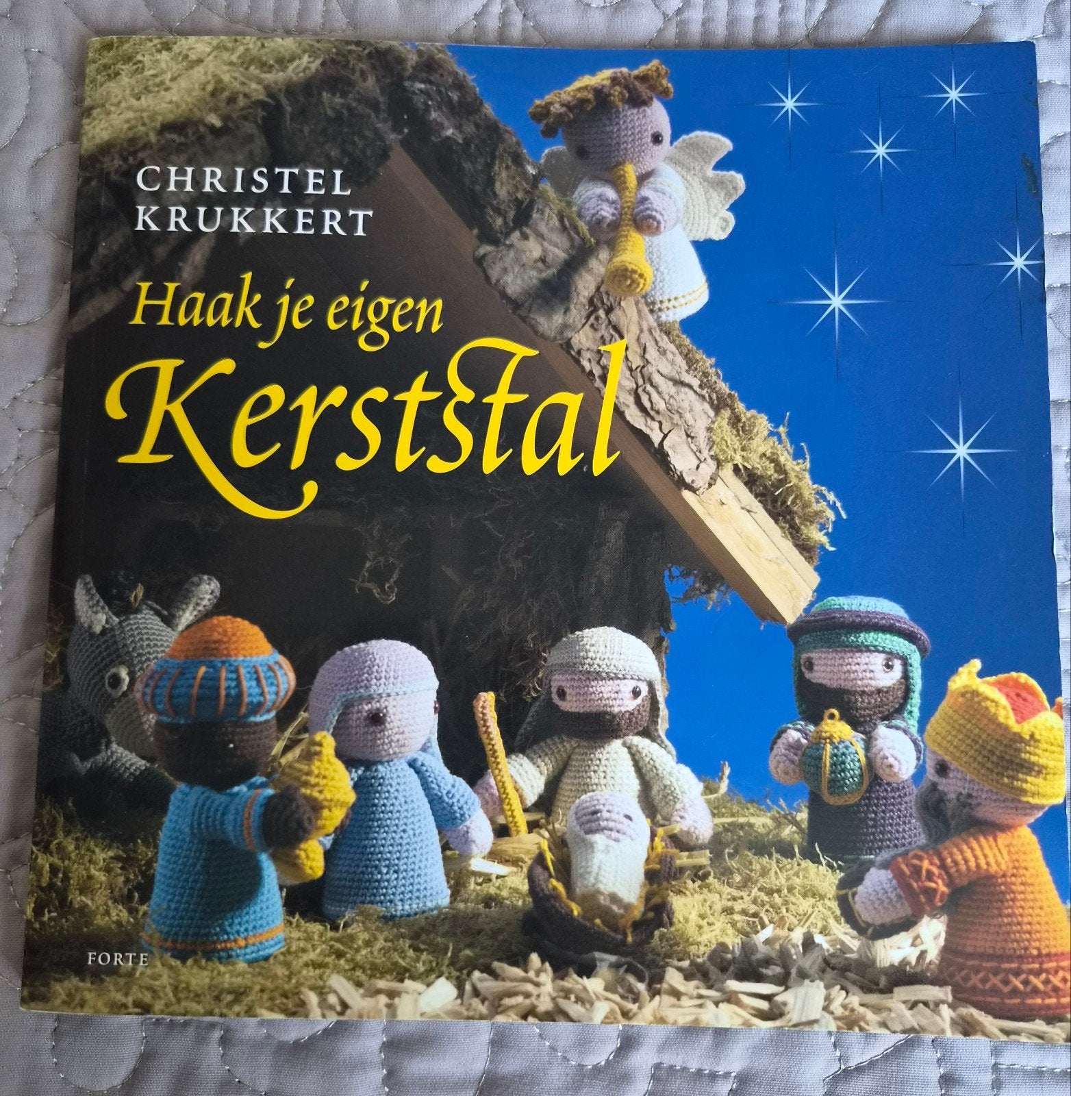 Haak je eigen kerststal - Christel Krukkert, Hobby en Vrije tijd, Ophalen of Verzenden, Zo goed als nieuw