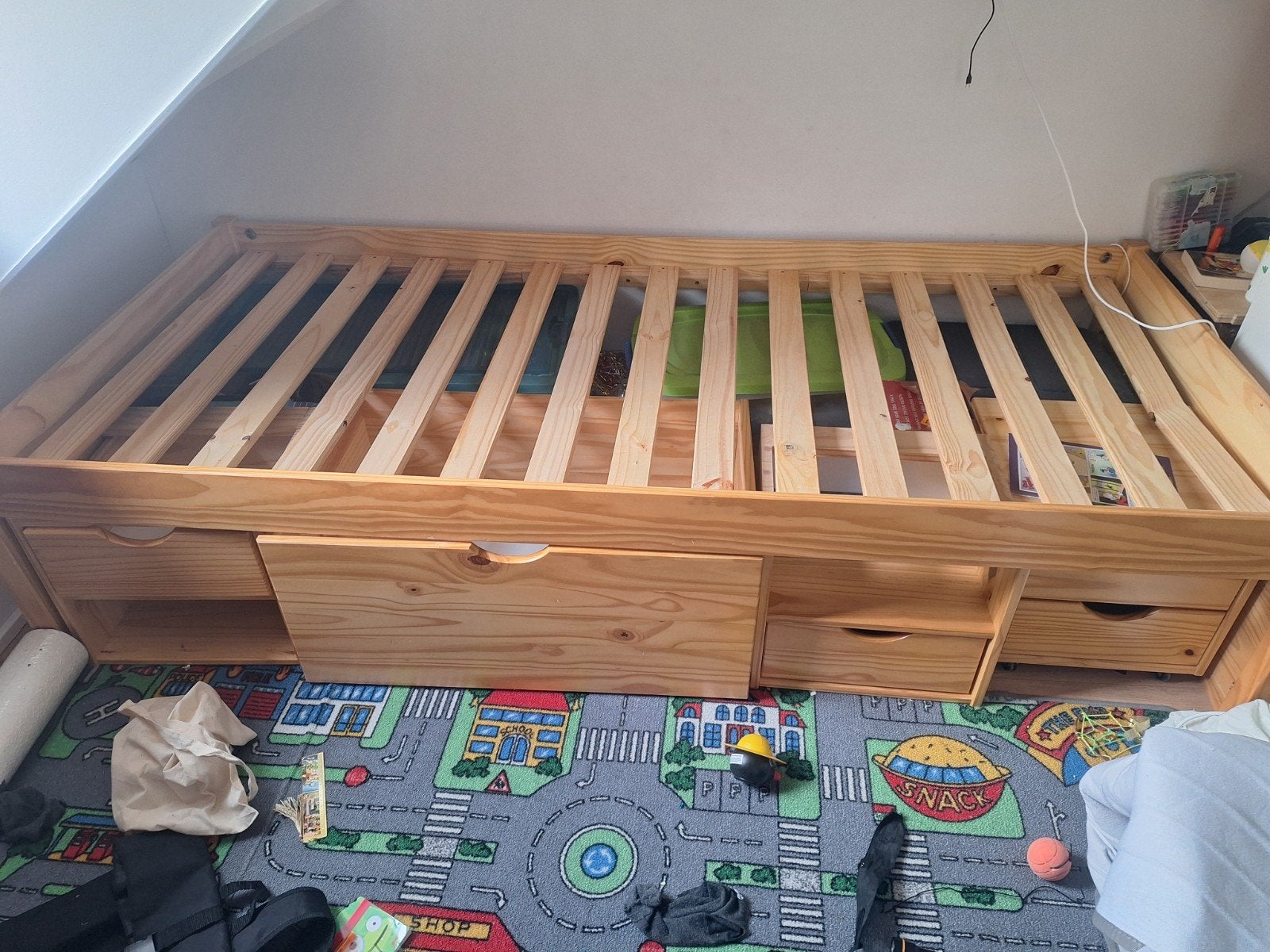 Houten grenen kinderbed met opberglades, Huis en Inrichting, Ophalen, Gebruikt, Eenpersoons, Bruin