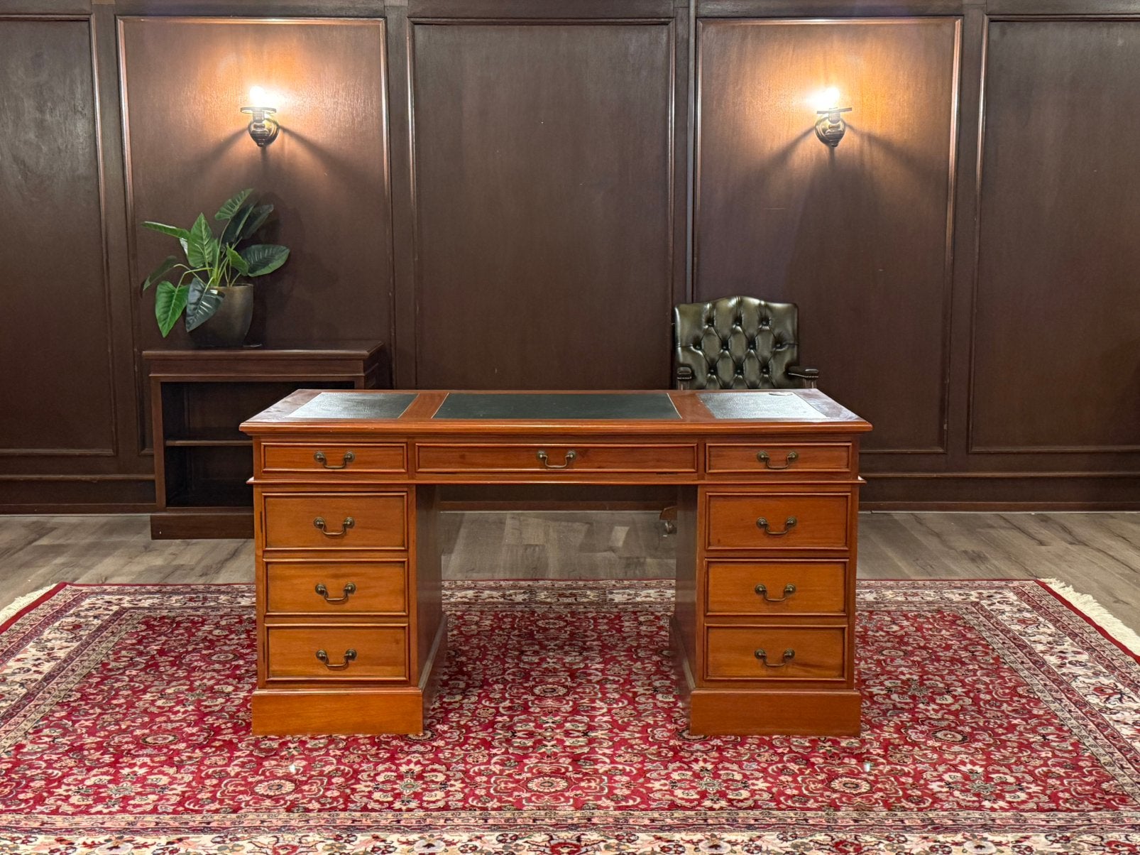 Klassiek Engels bureau #692, Overige typen, 150 cm, Hout, Bruin