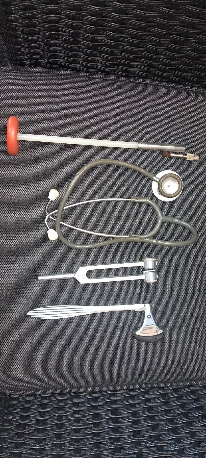 Medische instrumenten - Stethoscoop, reflexhamer, stemvor, Ophalen