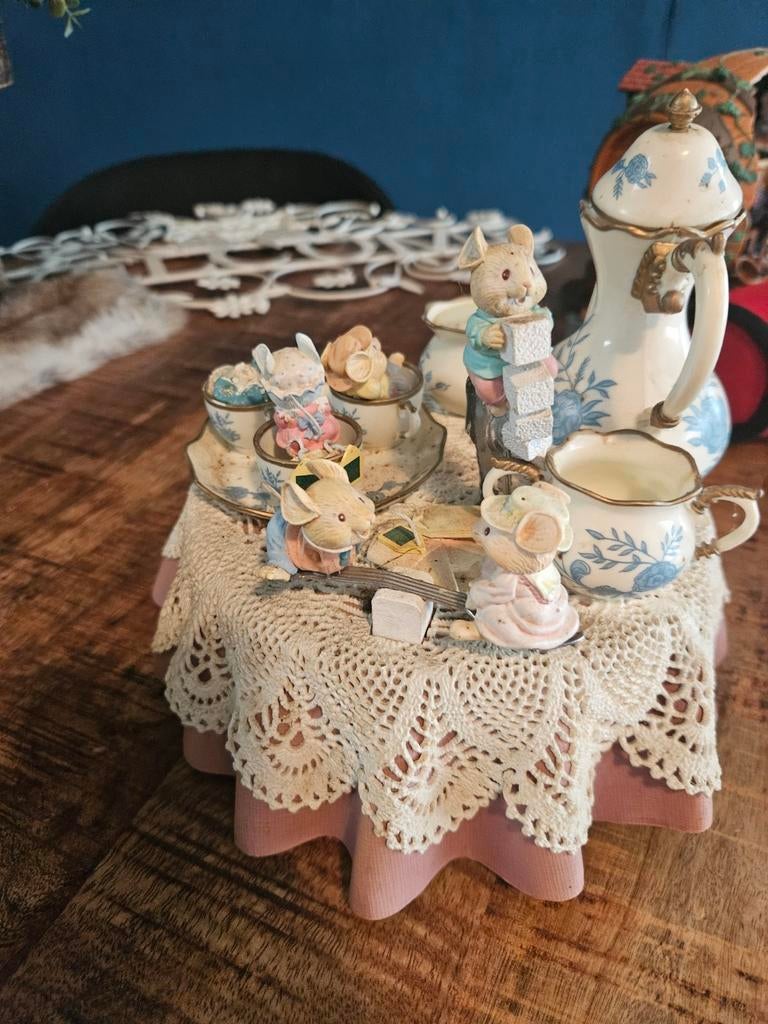 Muziek doos Muisjes theekransje beeldje - Vintage decoratie, Ophalen of Verzenden
