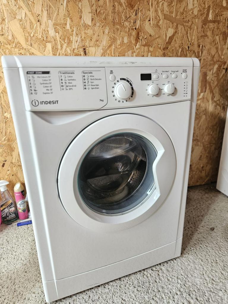 Indesit wasmachine, Ophalen of Verzenden, Zo goed als nieuw, 85 tot 90 cm, 1200 tot 1600 toeren