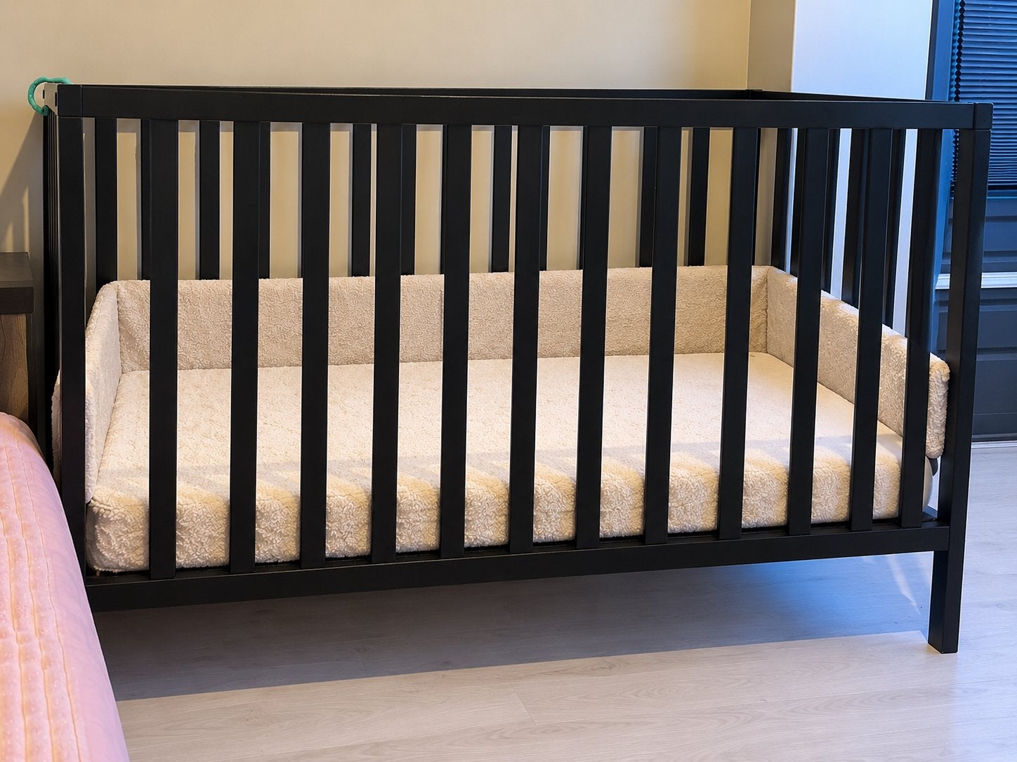 Zwart ledikant en box met matras, boxkleed en een commode, Ophalen, Gebruikt, Ledikant