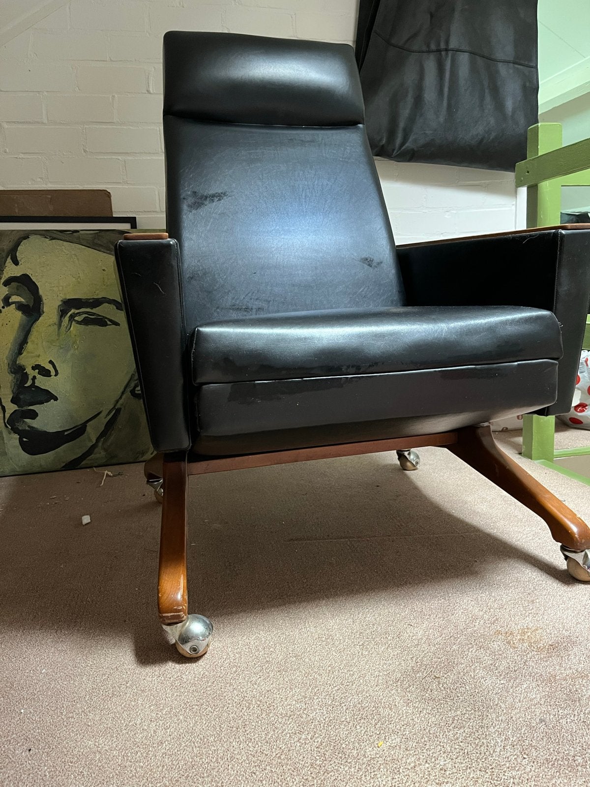 Vintage fauteuil - Zwart skai leer, Huis en Inrichting, Fauteuils, Gebruikt, Ophalen of Verzenden, 50 tot 75 cm, Leer