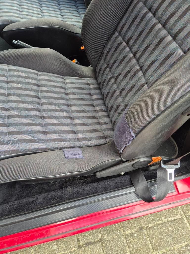 Gezocht: Stoelbekleding Golf MK1 - Zwarte stof, Ophalen of Verzenden, Gebruikt, Volkswagen