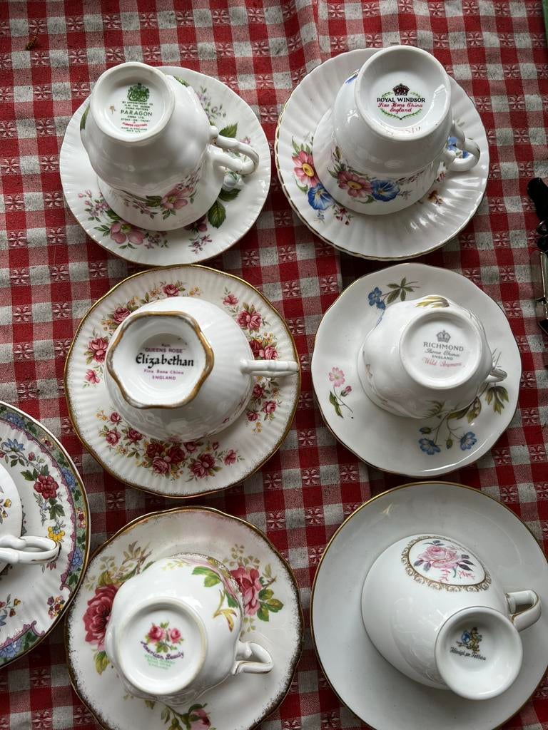 36 klassieke Royal Albert kop en schotel, Ophalen