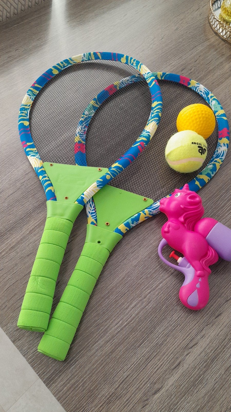 Leuke tennisrackets voor kinderen met ballen en waterpistool, L00, Zo goed als nieuw, Racket, Ophalen
