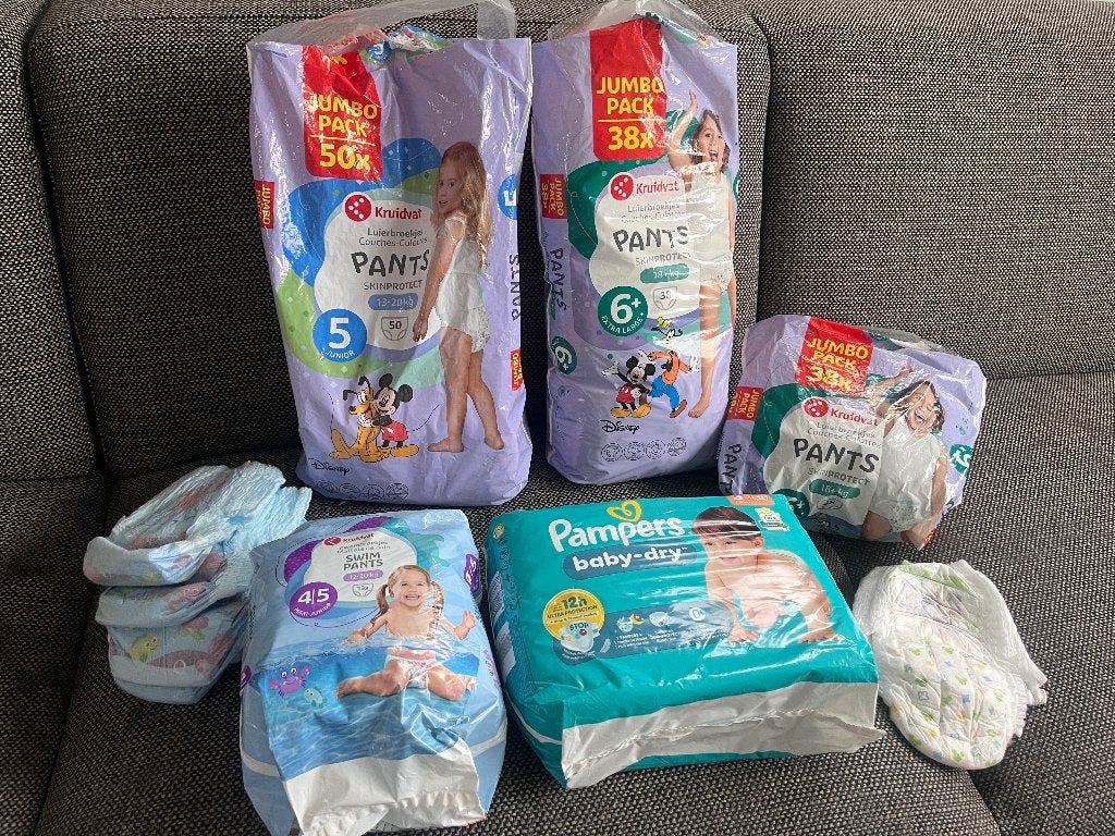 Set luierbroekjes en luiers en zwemluiers, Kinderen en Baby's, Badjes en Verzorging, Ophalen, Zo goed als nieuw, Overige typen