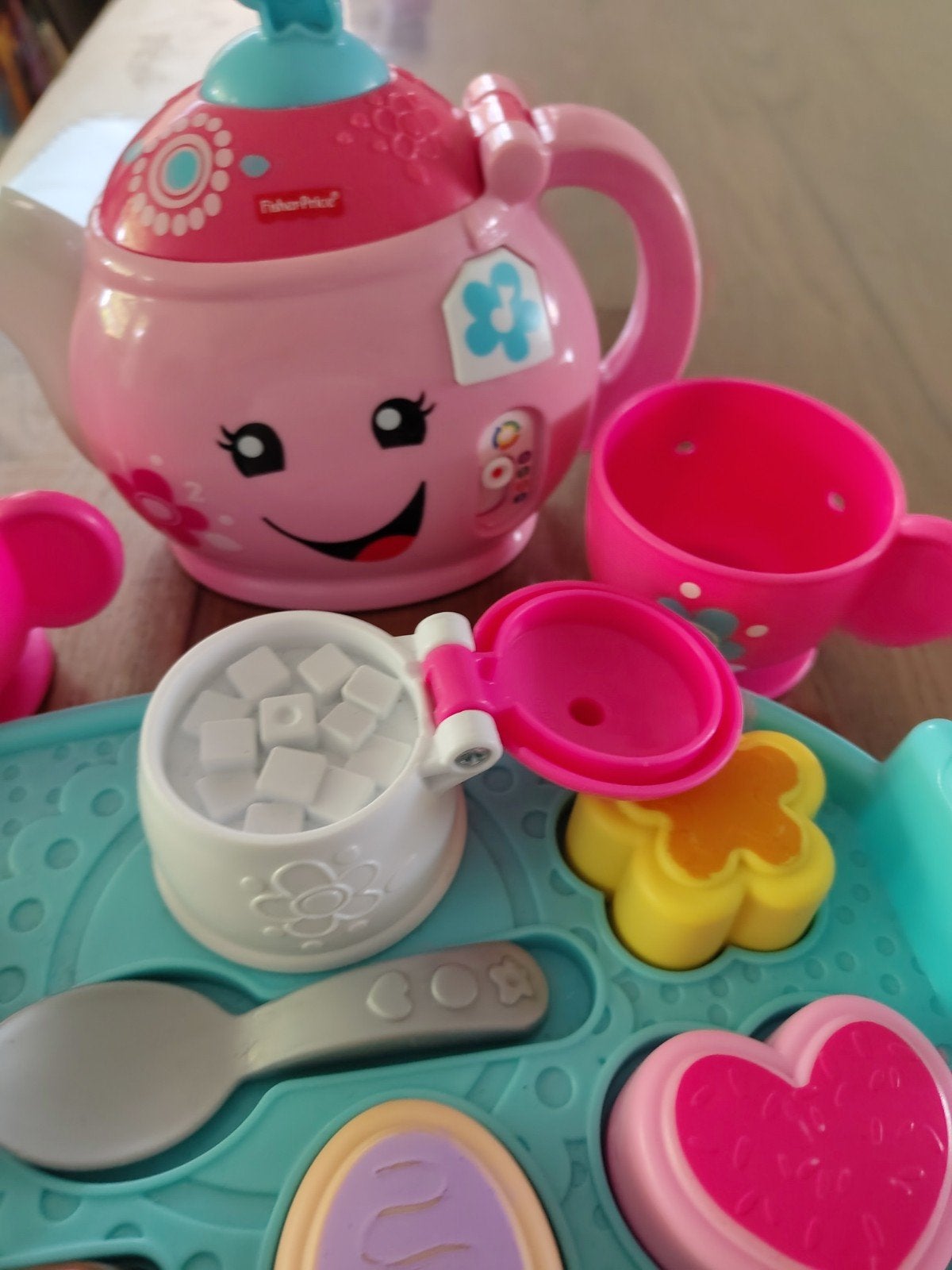 Theepot met licht en geluid, Ophalen, Speelset, Met licht