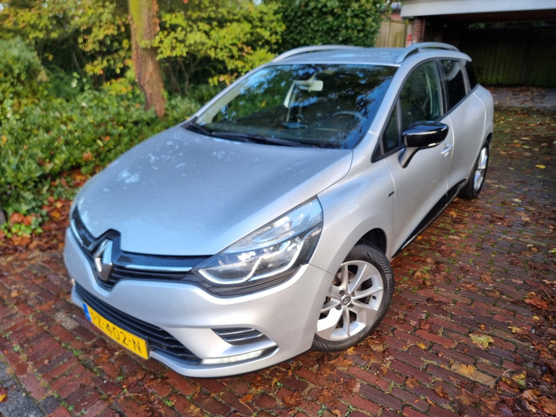 Renault Clio Estate 1.5 dCi Limited Ecc/Lmv/Navi/Pdc, Voorwielaandrijving, Euro 6, 4 cilinders, 125 €/maand