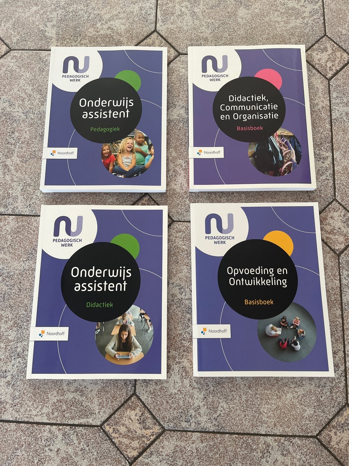 Pedagogisch Werk boeken - Onderwijsassistent & Opvoeding, Ophalen of Verzenden, Gamma, Zo goed als nieuw, MBO