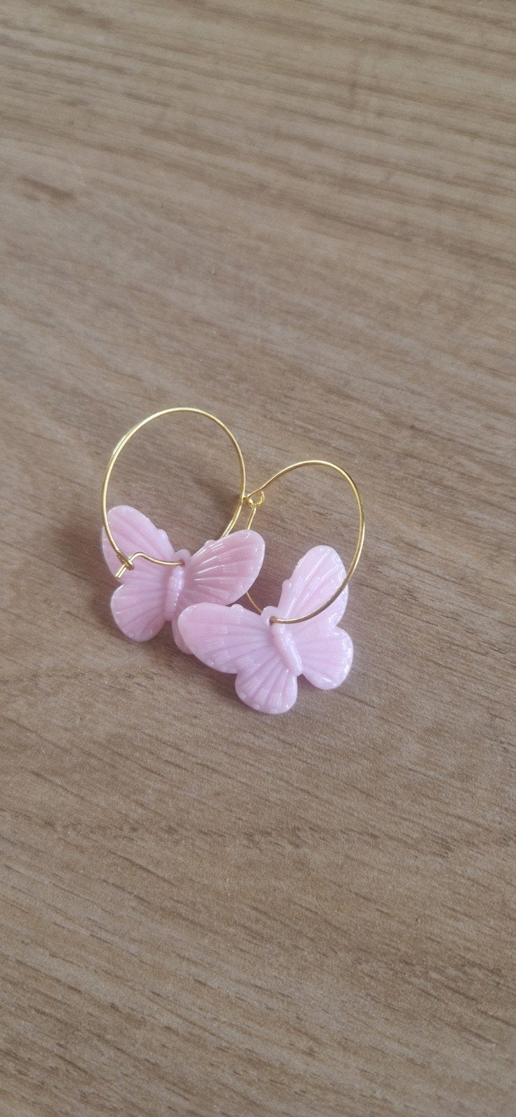 Roze vlinder oorbellen - Goudkleurige ringen, Overige materialen, Hangers, Nieuw, Ophalen of Verzenden
