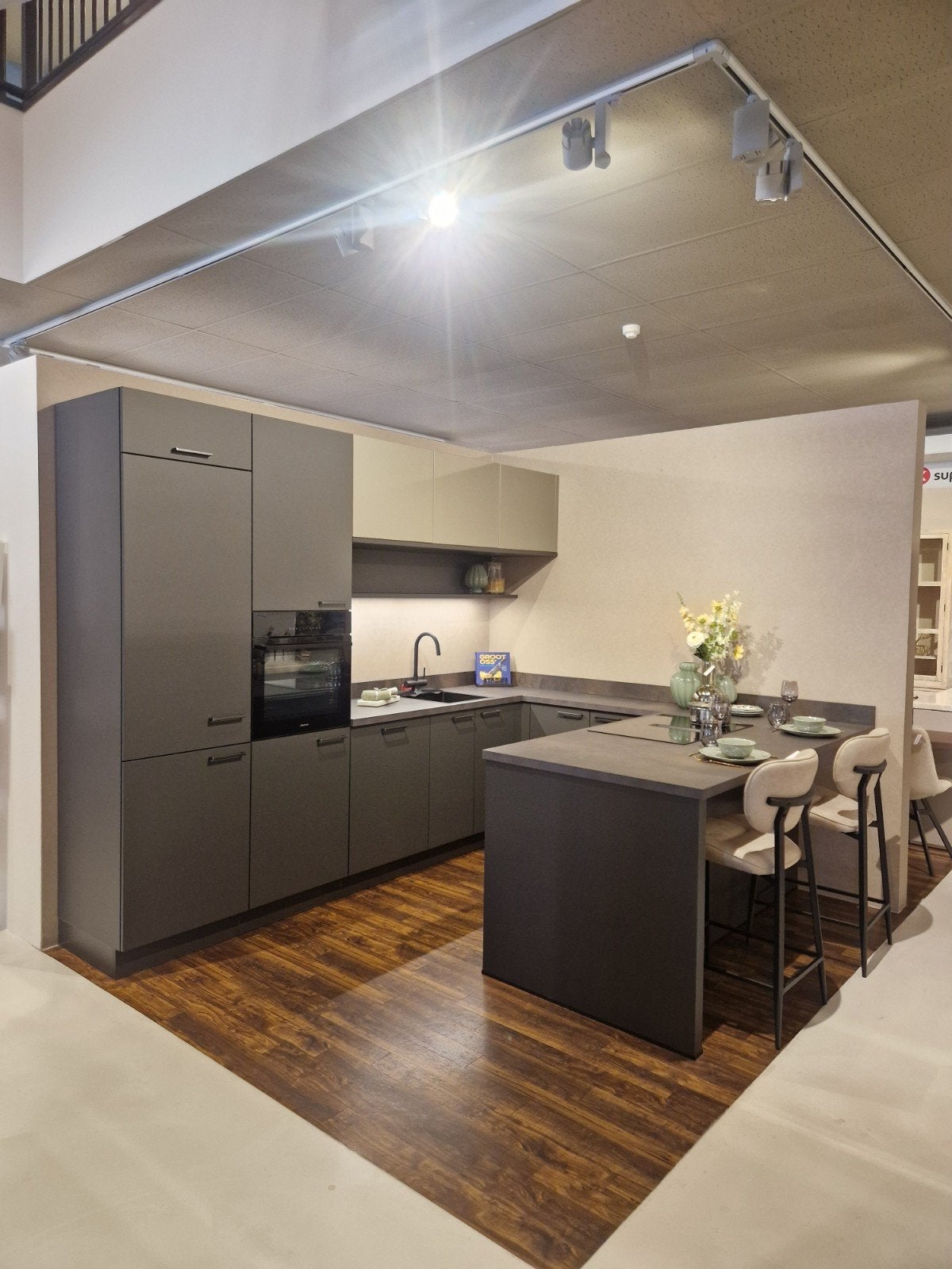 Moderne keuken met inductie, vaatwasser en combi-oven, Ophalen, U-keuken, Overige kleuren, Nieuw