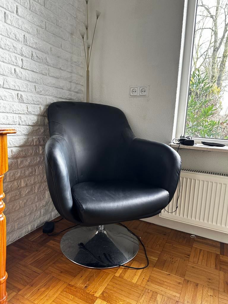 Twee zwarte skai fauteuils op RVS poot, Ophalen, Gebruikt, Metaal, 75 tot 100 cm