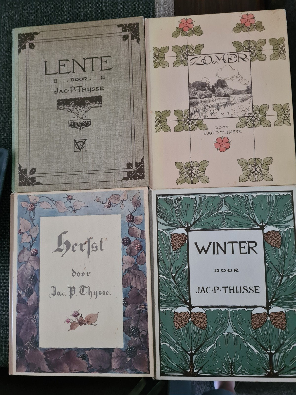 4 boeken van 4 jaargetijden  in 1 koop per stuk, Ophalen, Gelezen