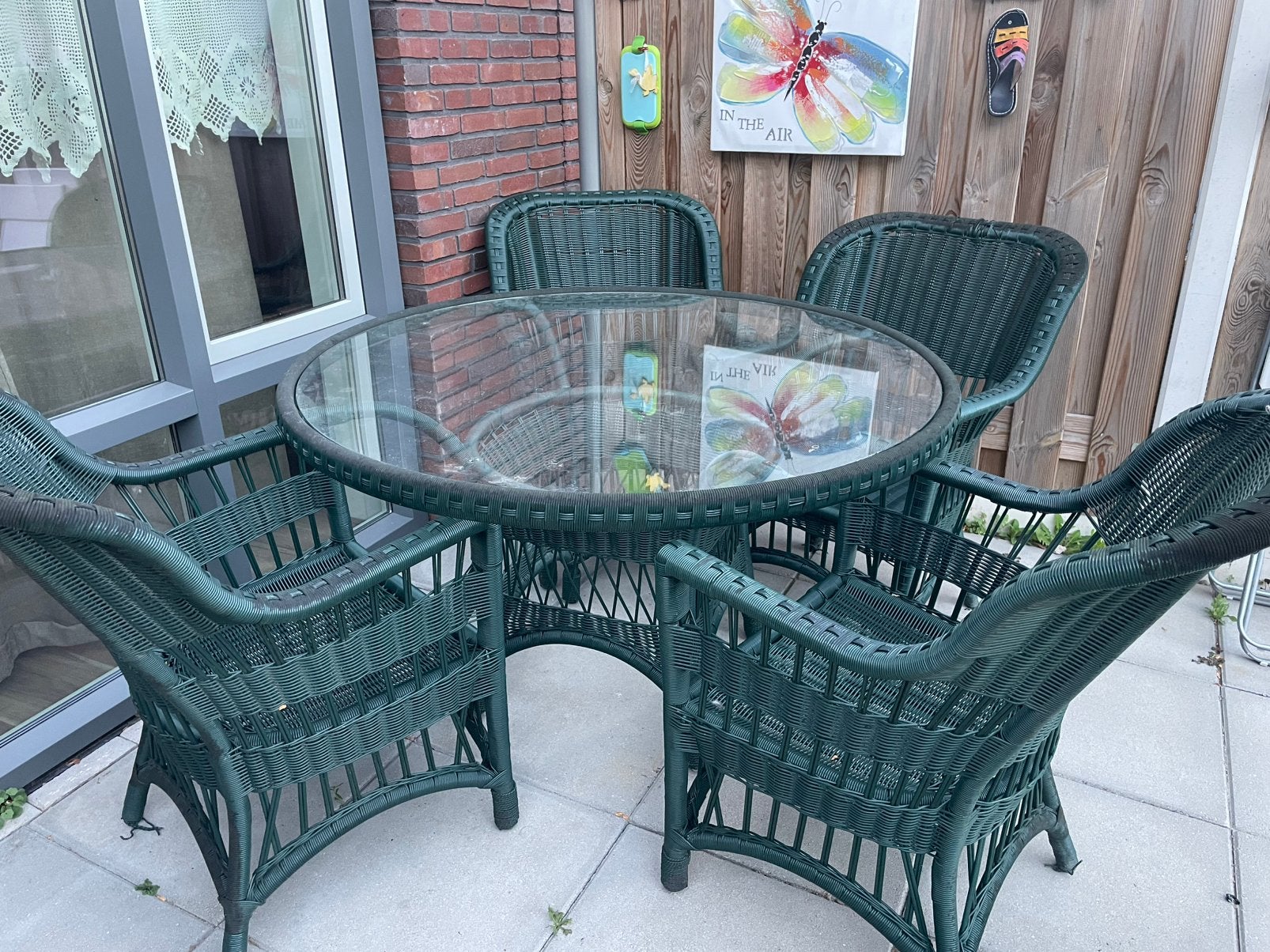 Vintage Groene Rotan TuinsetRonde Glazen Tafel met 4 Stoelen, Tuin en Terras, Tuinsets en Loungesets, Ophalen, Zo goed als nieuw