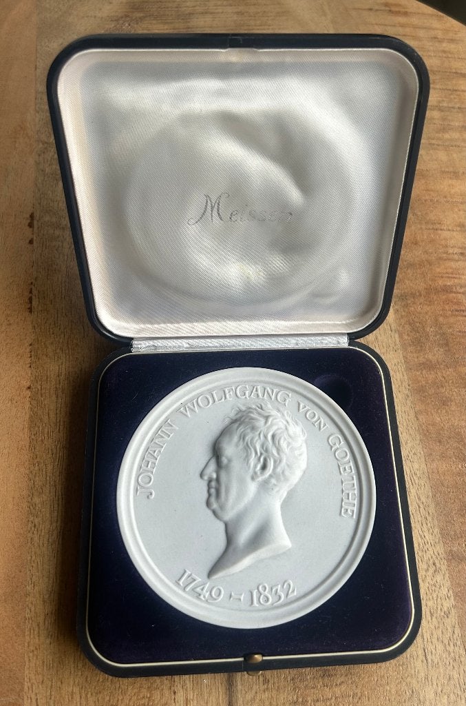 Meissen Porseleinen Medaille Johann Wolfgang von Goethe, Ophalen of Verzenden, Vóór koninkrijk