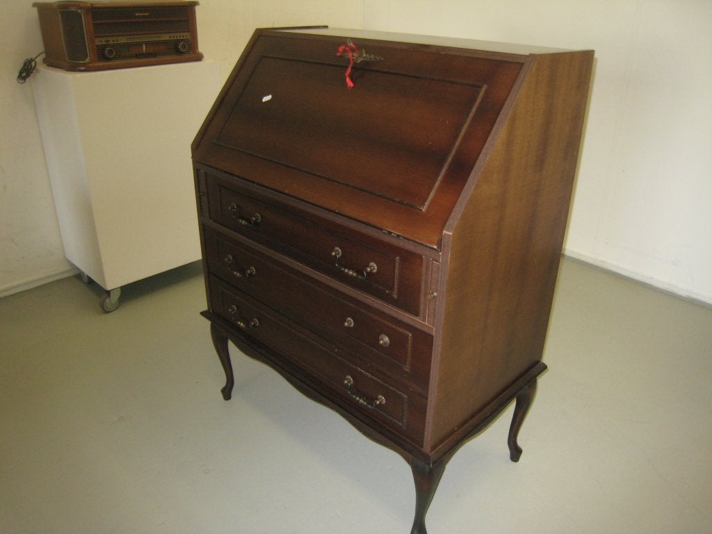 Klassiek notenfineer secretaire in Queen Ann stijl,