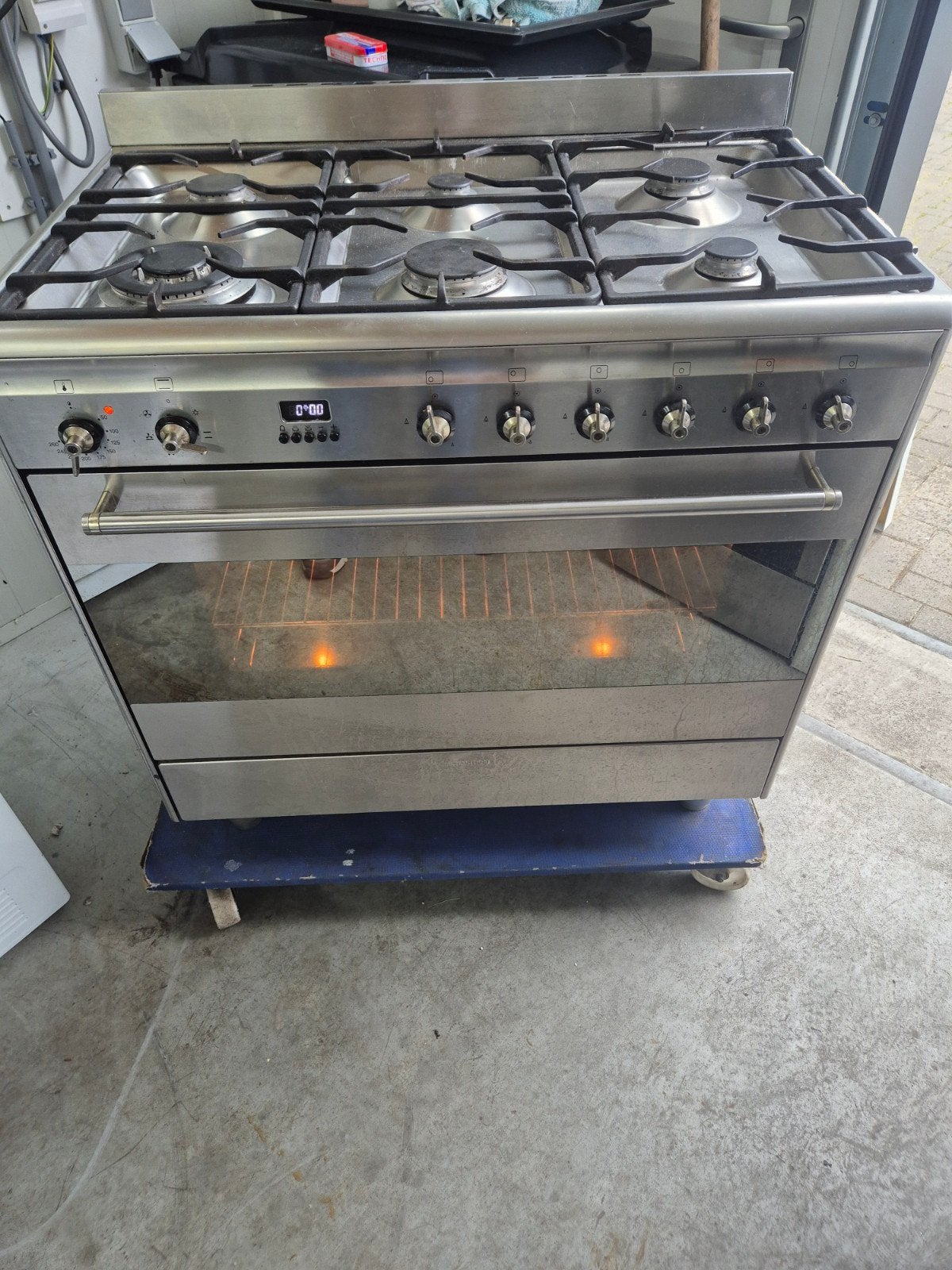 Fornuis met oven (defect: kortsluiting), Ophalen, 60 cm of meer, Gas, Niet werkend