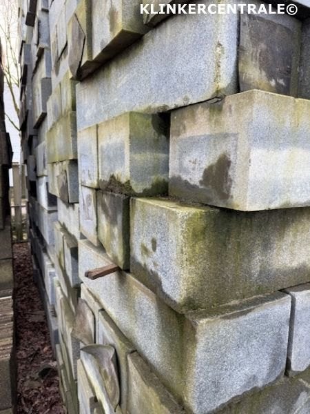 250 stuks antrac. nat.steen border-randen band 23/24x30x10cm, Tuin en Terras, Tegels en Klinkers, Bij dit gebruikte product niet meer te achterhalen.