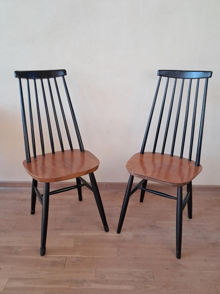 Set van twee vintage spijlenstoelen Tapiovaara stijl, Ophalen, Gebruikt, Twee, Bruin
