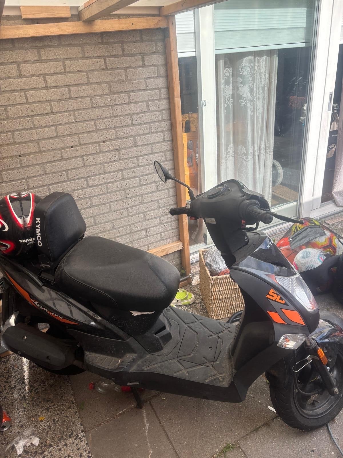 Kymco Agility Scooter - Zwart, Opknap scooter, Ophalen, Gebruikt, Maximaal 45 km/u, Agility