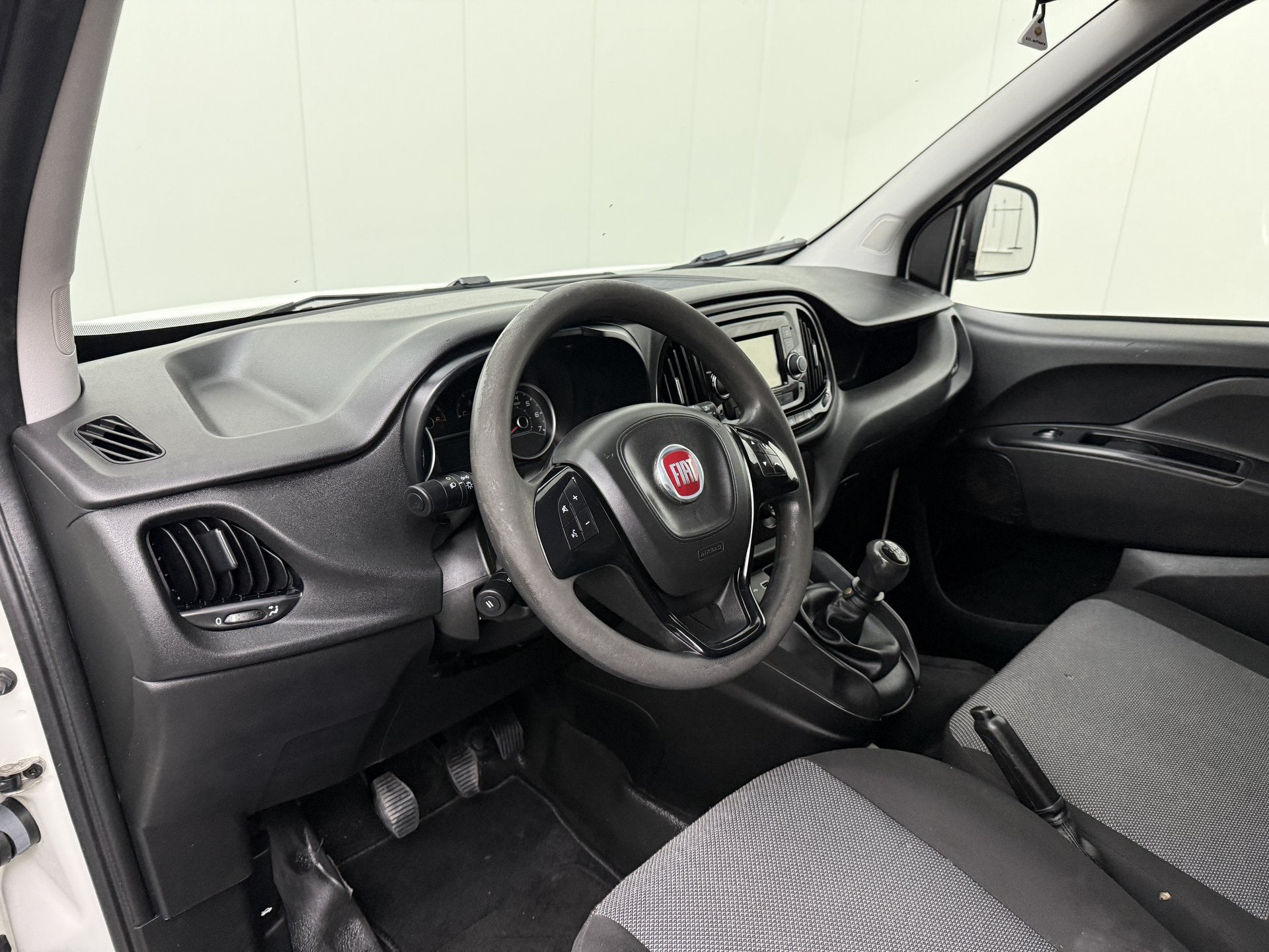 Fiat Doblò 1.6MJ 105PK | 3-Zits | Airco | Cruise | Betimmer, Voorwielaandrijving, Gebruikt, 4 cilinders, Wit