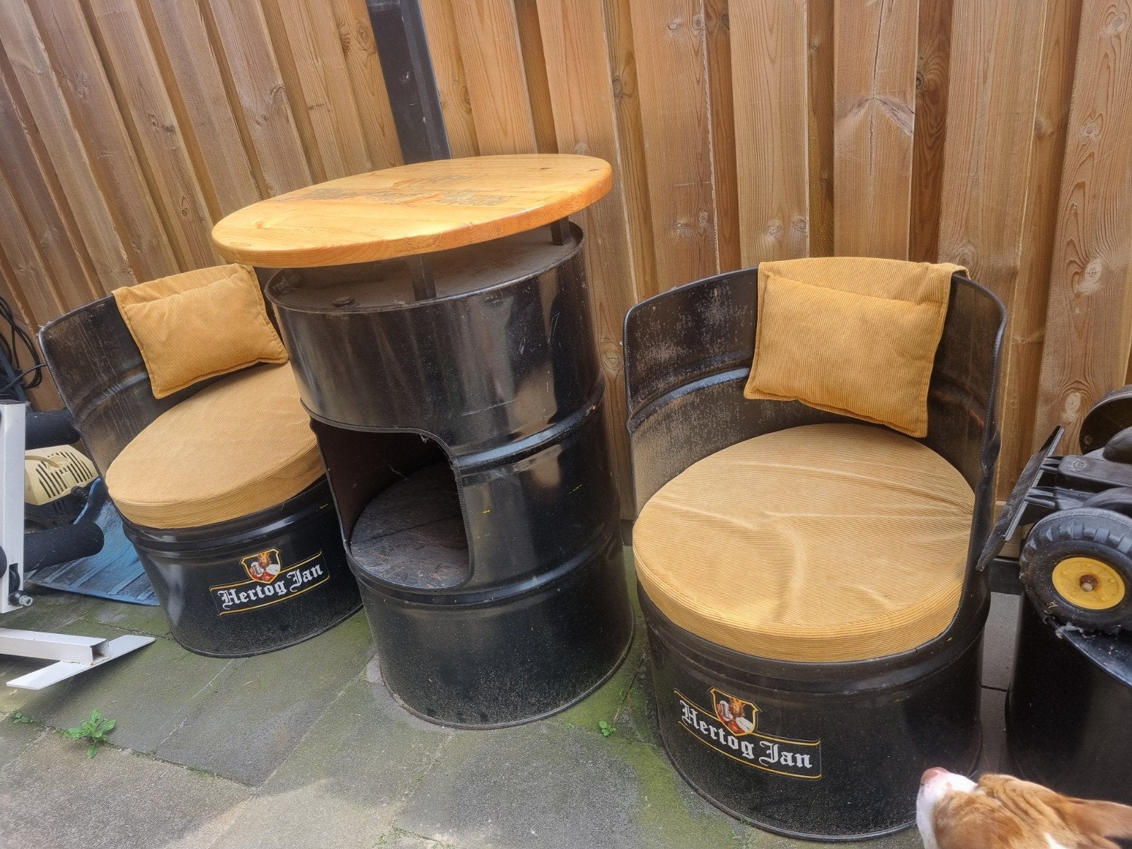 Hertog Jan statafel met 2 stoelen van olievaten, Overige materialen, Gebruikt, Tuinset, Eettafel
