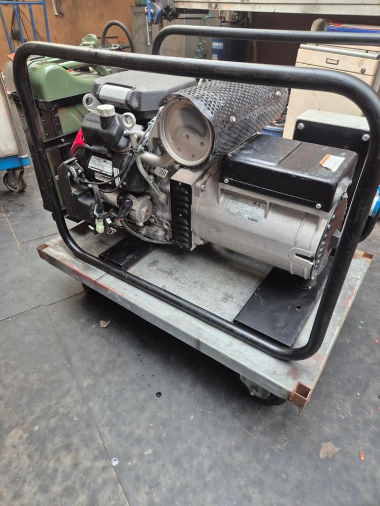 Europower EP10000E H/MA generator met 19 pk Honda motor, Doe-het-zelf en Verbouw, Motoren, Ophalen, Zo goed als nieuw, Benzinemotor
