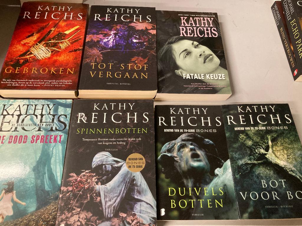 T.K. nog 4 boeken van Kathy Reichs Zie actuele lijst, Ophalen of Verzenden, Gelezen, Kathy Reichs, Wereld overig