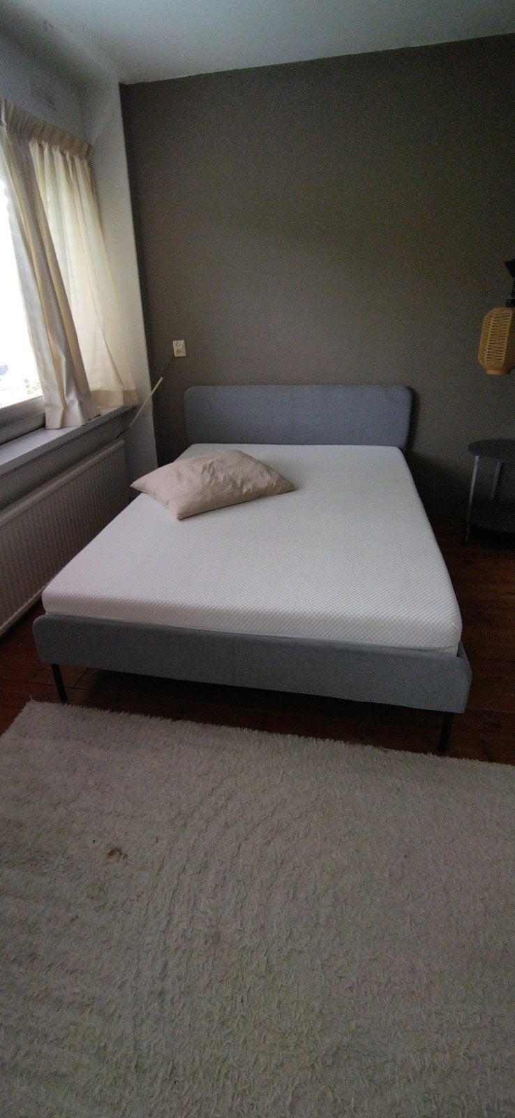 Ikea Slattum 2-persoonsbed met Ábygda matras 140x200 cm, Huis en Inrichting, Ophalen, Tweepersoons, 140 cm, Zo goed als nieuw