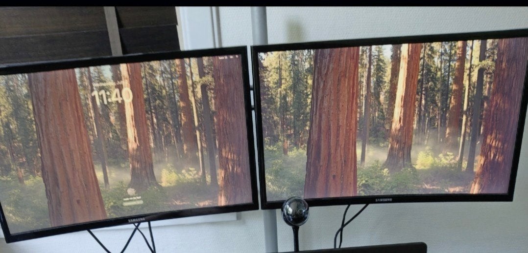 Foto 2 van 2x Samsung C24F396FHU 24 inch Curved Monitor