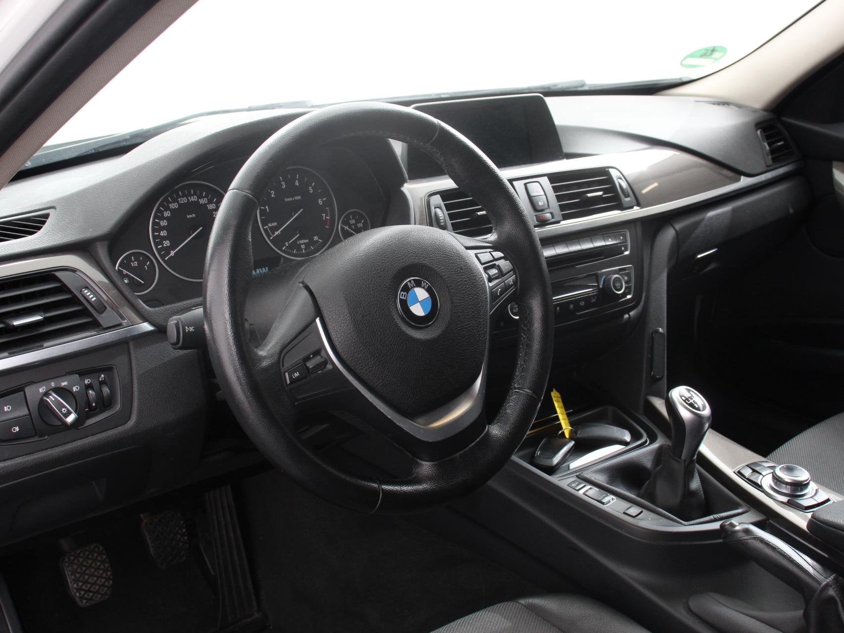 BMW 3-serie Touring 316i M Sport Edition High Executive Half, Gebruikt, Euro 6, 4 cilinders, Wit