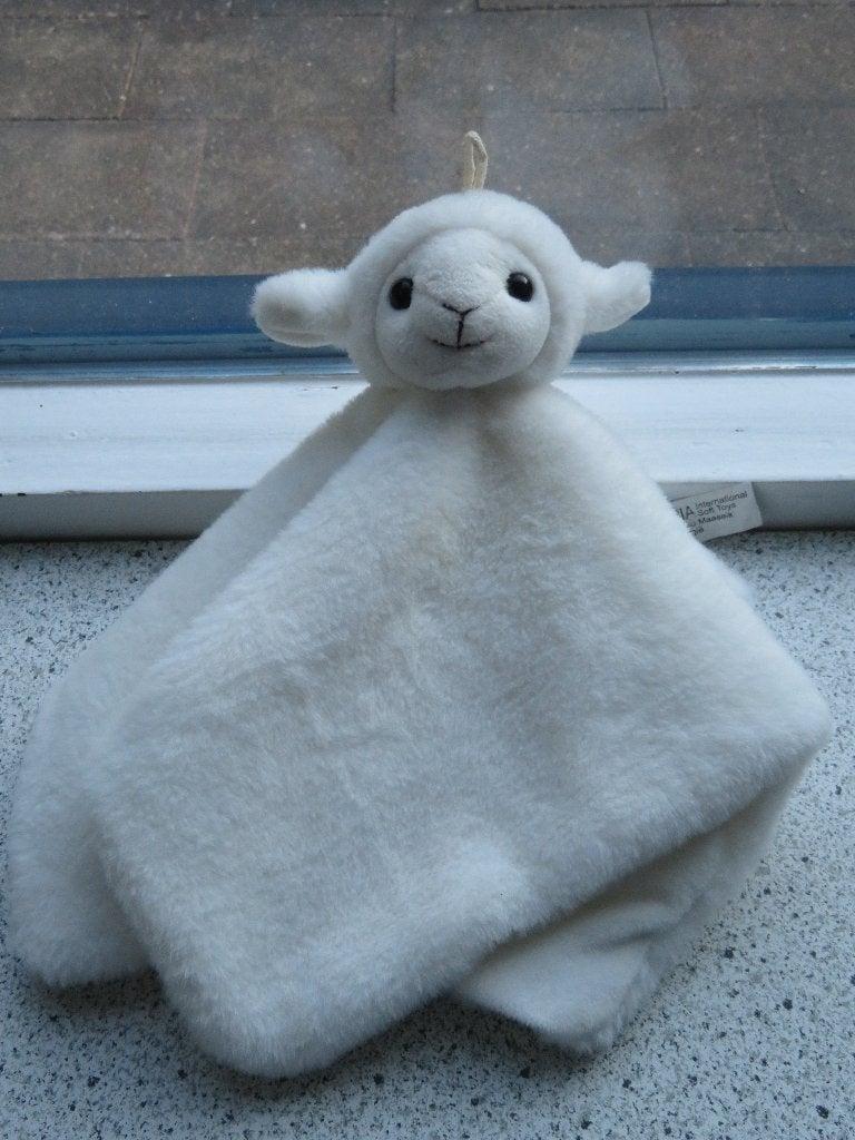 Knuffeldoek schaap velours merk PIA International Soft Toys, Ophalen of Verzenden, Zo goed als nieuw, Overige typen, Wasbaar