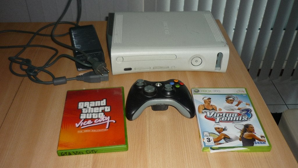 Xbox 360 met Gta en Virtual tennis 3, Spelcomputers en Games, Spelcomputers | Xbox 360, 360 Arcade of Core, Met 1 controller, Gebruikt