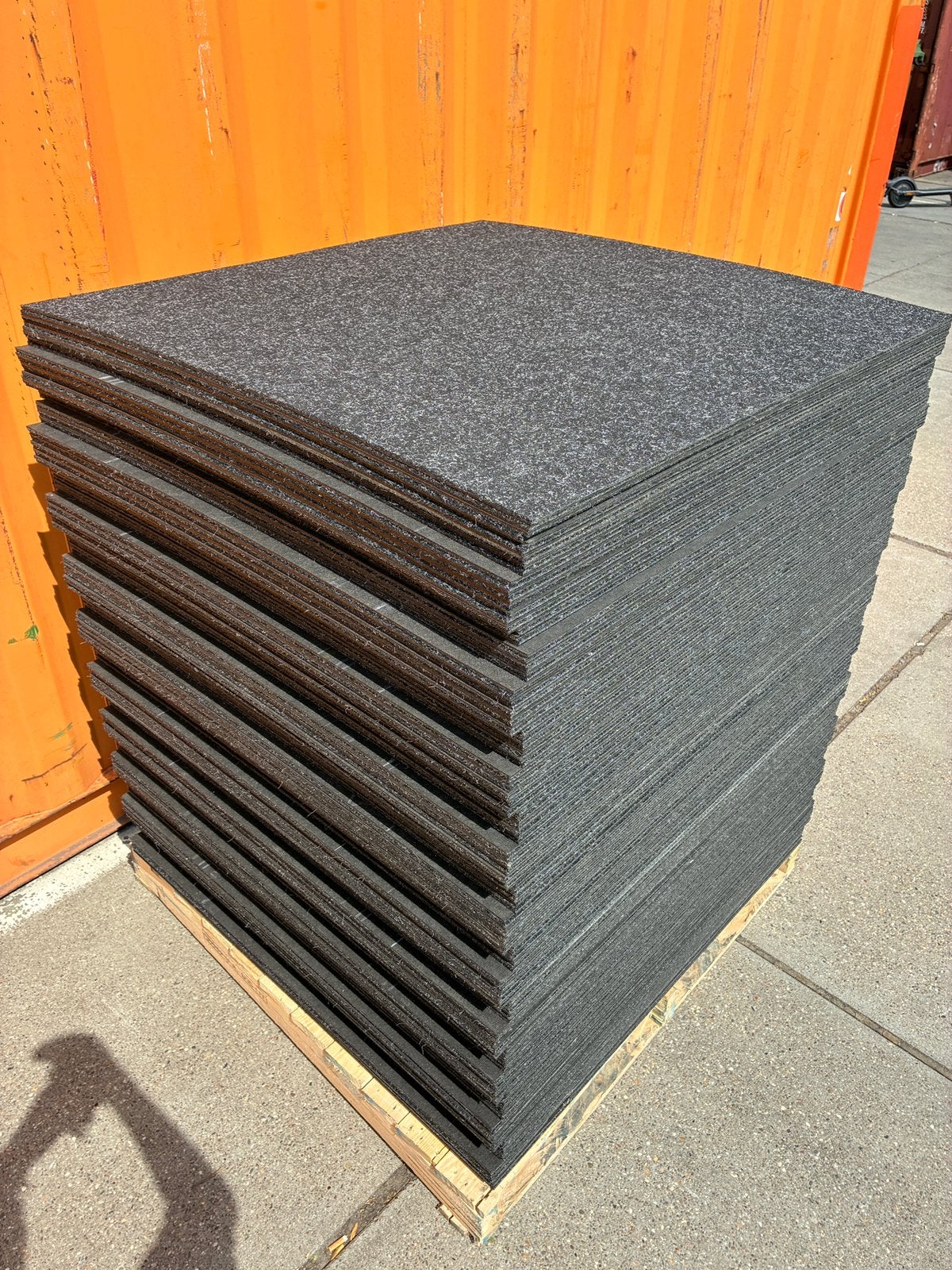 Tapijttegels 100x100cm / 2000 stuks, Ophalen, Zwart, Heuga naaldvilt desso vloerbedekking, Zo goed als nieuw