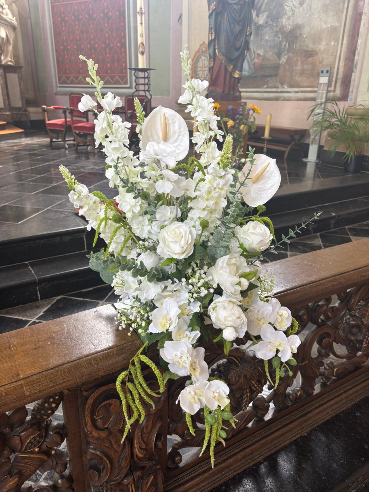 2 bloemstukken wit - bruiloft of evenement decoratie, Ophalen, Zo goed als nieuw