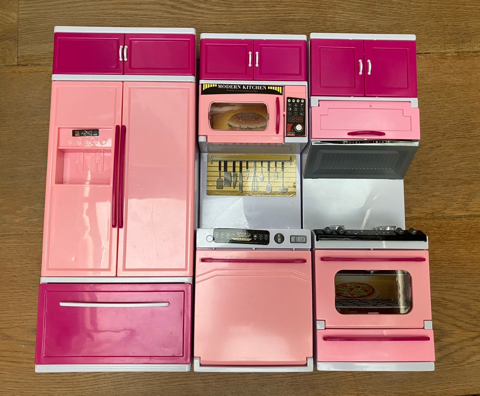 Plastic keuken koelkast fornuis poppenhuis formaat barbie, Ophalen of Verzenden, Gebruikt, Poppenhuis