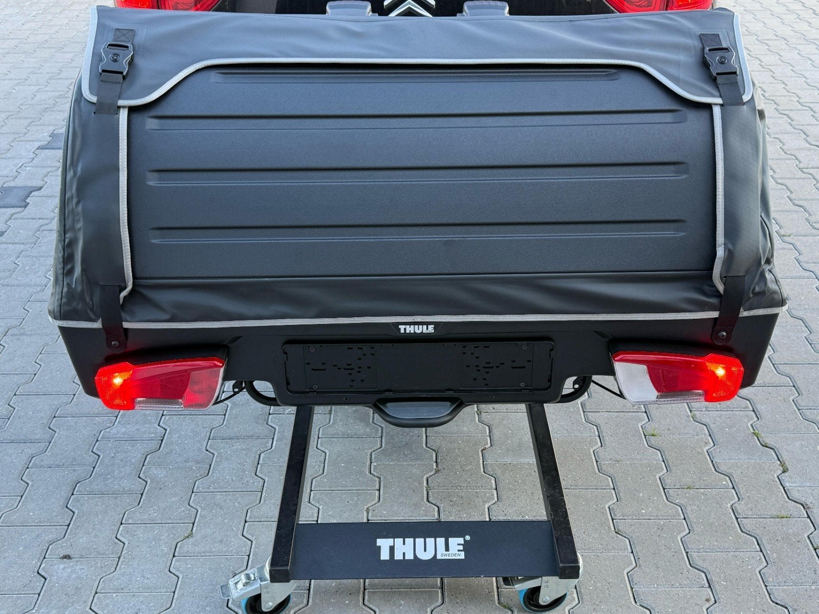 HANDIGE NIEUWSTE TYPES THULE Onto 2 zwarte trekhaakboxen, Auto diversen, Ophalen of Verzenden, Zo goed als nieuw