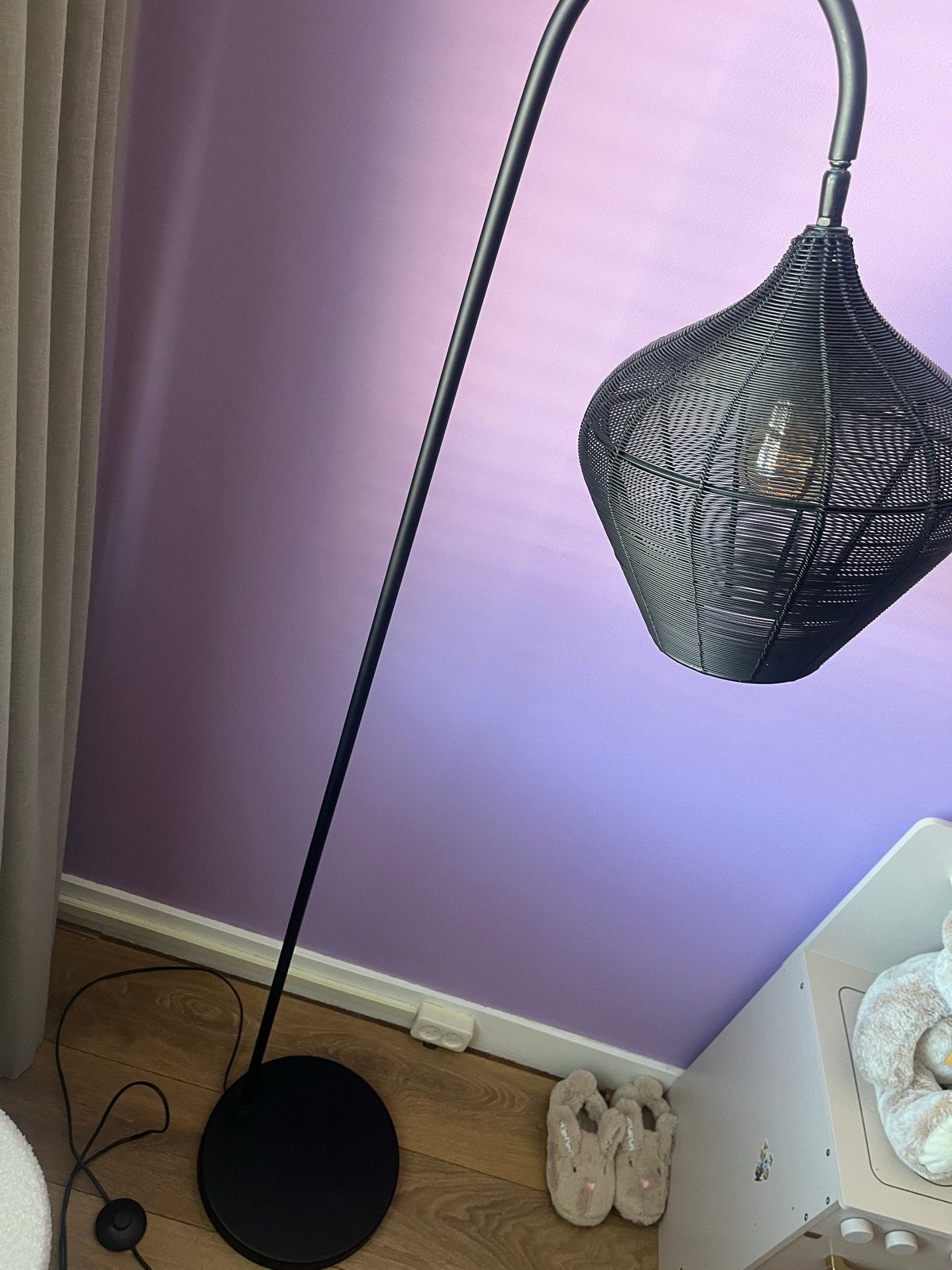 Moderne zwarte vloerlamp met metalen kap light&living, Huis en Inrichting, Lampen | Vloerlampen, Ophalen, E27 (groot), Zo goed als nieuw