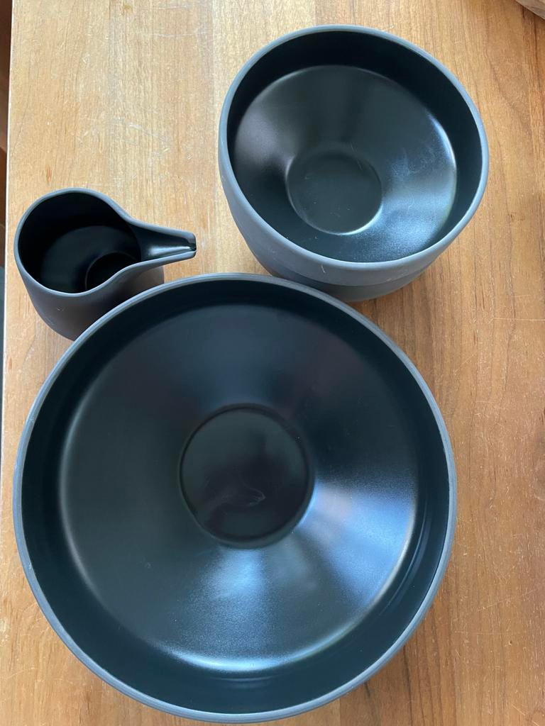 IKEA Servies Set - Kommen en Schenkkan, Donkergrijs, Keramiek, Ophalen of Verzenden, Zo goed als nieuw, Kom(men)